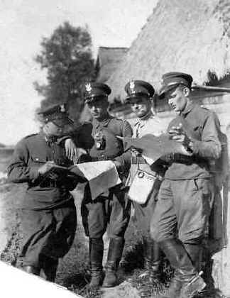Roman Racz (drugi z prawej). Sucha Dolina - manewry 1933 r.